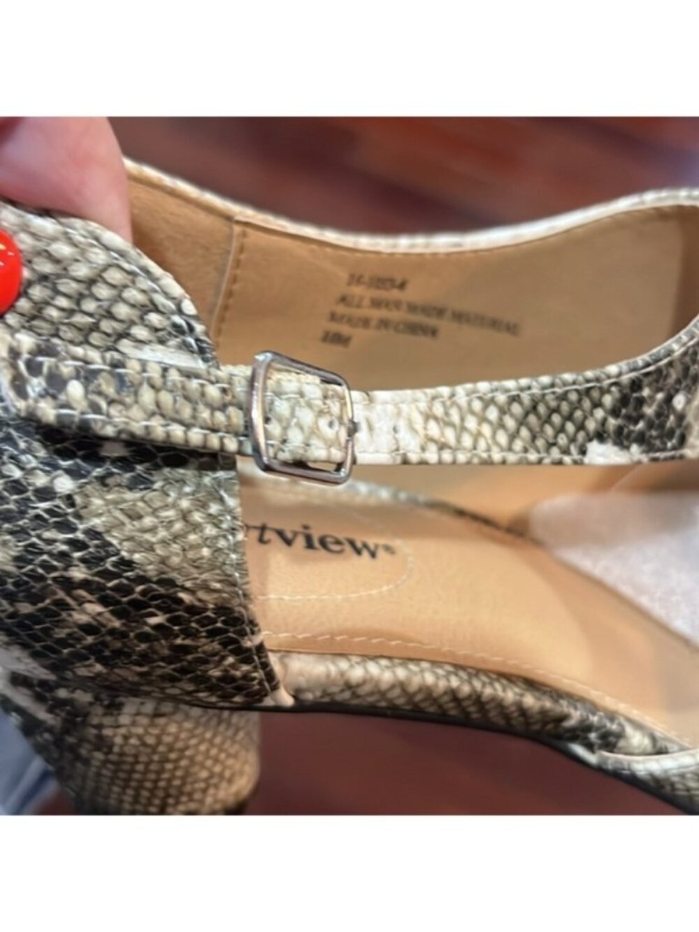 Comfort View Snake Skin design pumps low heel NWOT Size 10 side buckle - Picture 10 of 12